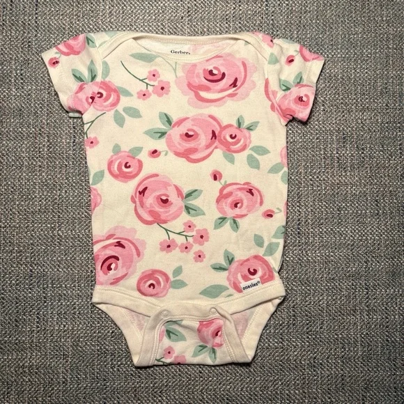 Baby Girl Bundle 0-3M Floral Gerber Onesie, Chic Pea Bodysuit 3-6m Sun Tshirt - Picture 3 of 9